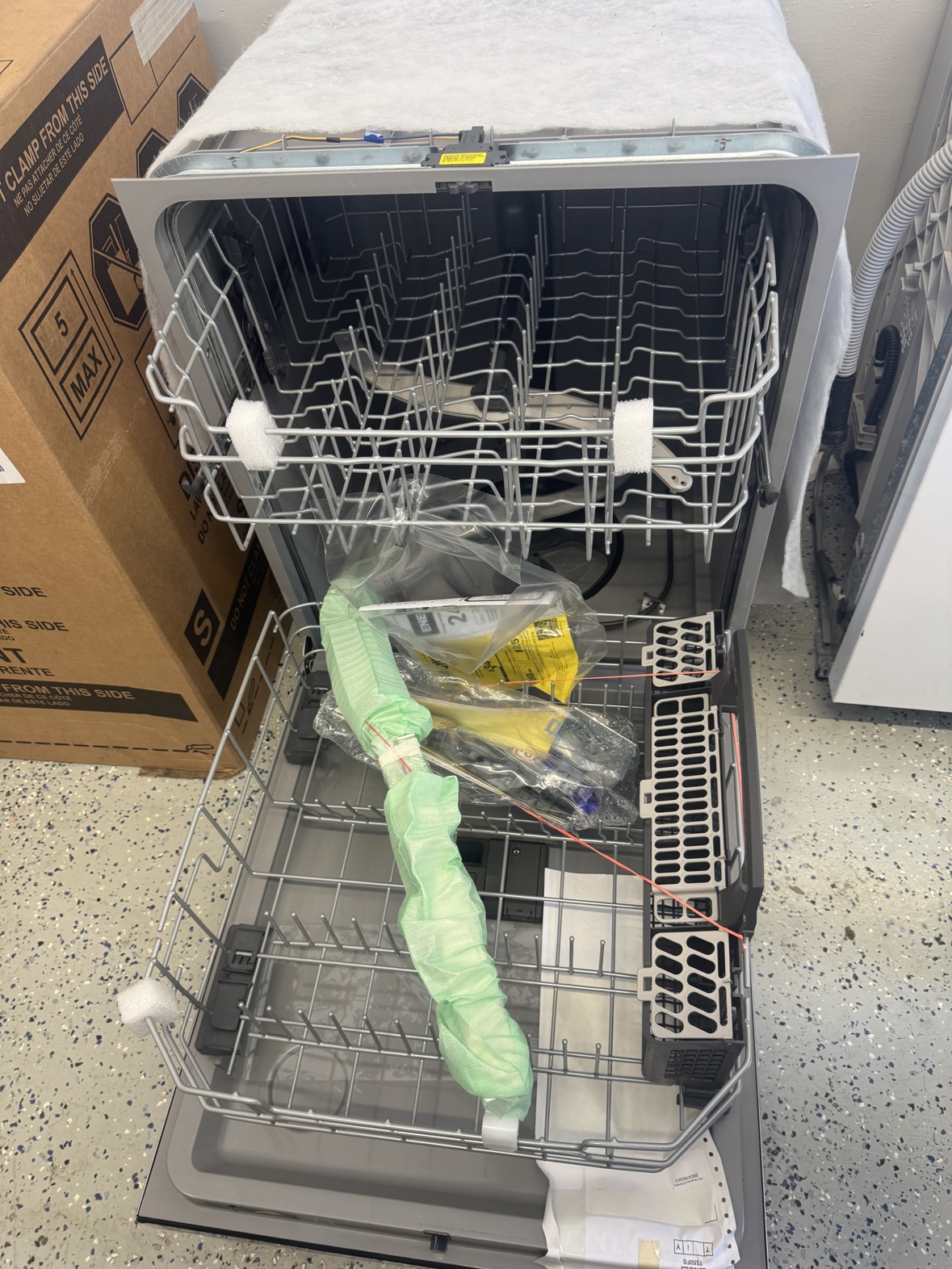 New GE Dishwasher Stainless - photo 2