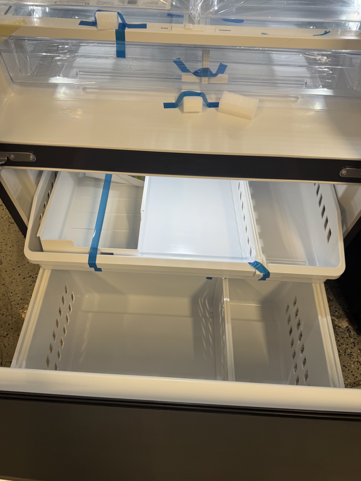 New GE 27cu Refrigerator - photo 4
