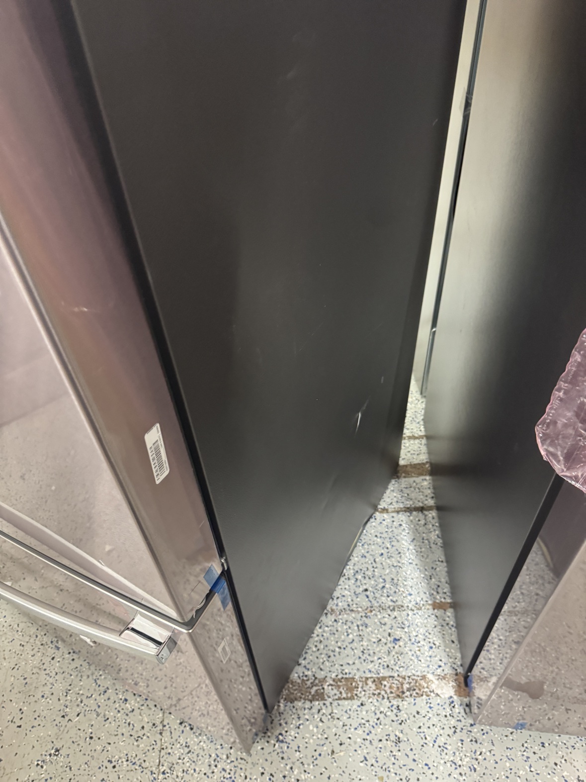 New GE 27cu Refrigerator - photo 6