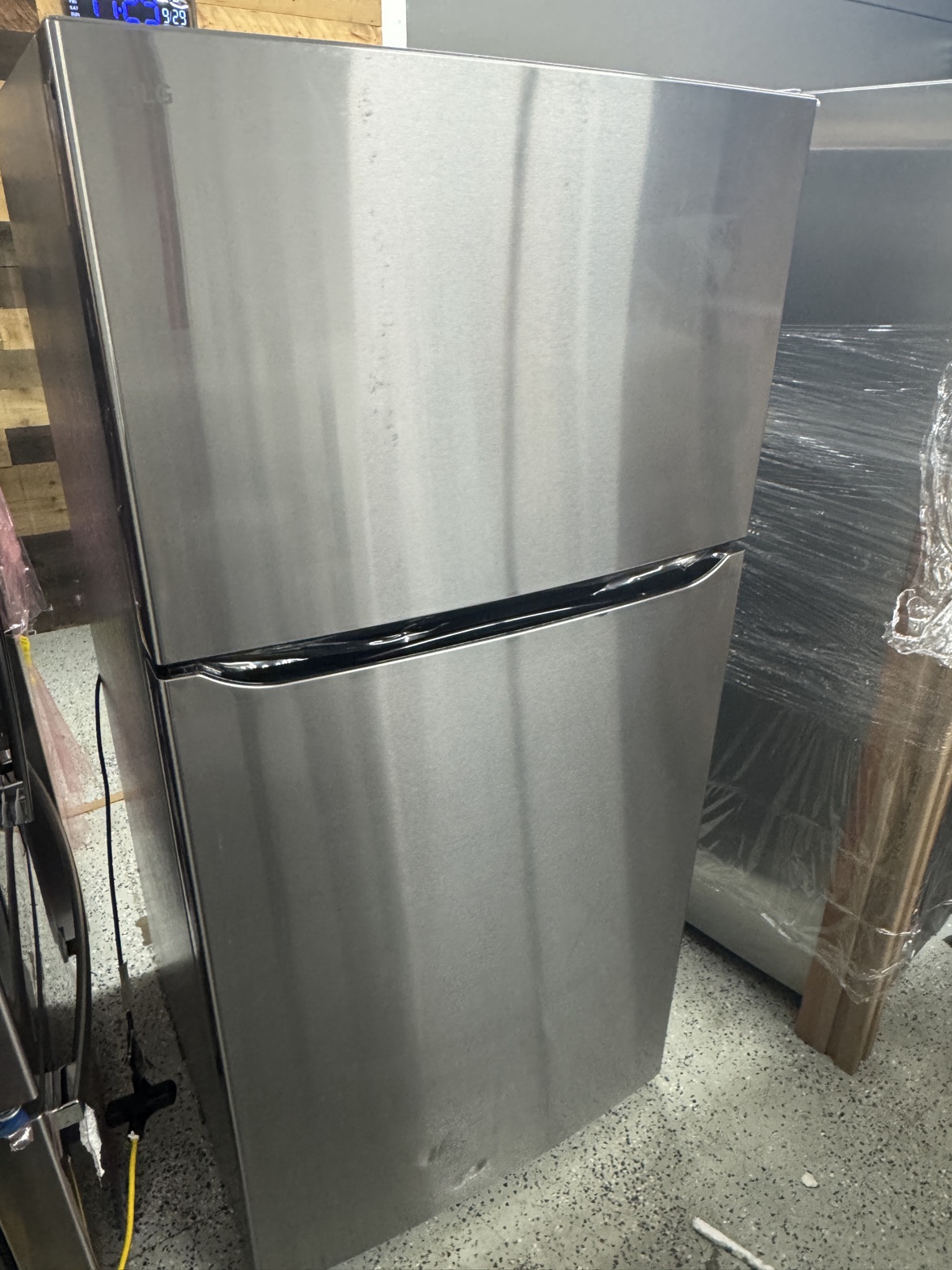 NEW LG Top Freezer Refrigerator - photo 2